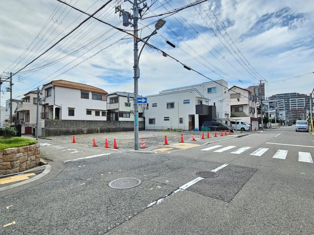 【前面道路含む現地写真】の画像