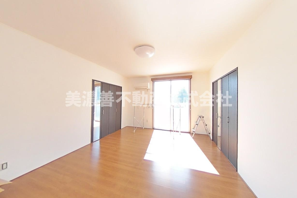 ６５３３７　岐阜市雄総桜町３丁目住居付き店舗の居間・リビング