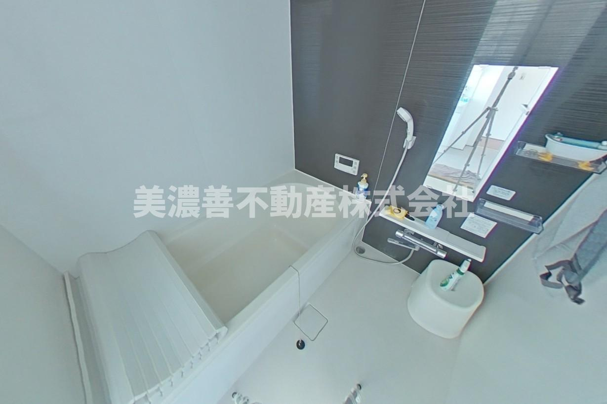 ６５３３７　岐阜市雄総桜町３丁目住居付き店舗の浴室