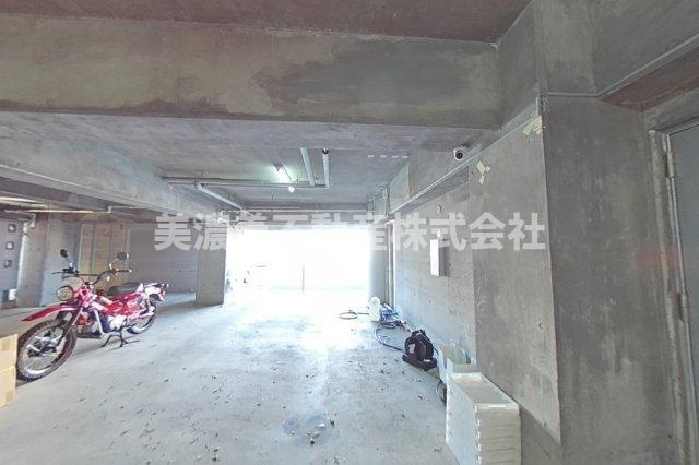 ６５３３７　岐阜市雄総桜町３丁目住居付き店舗の駐車場