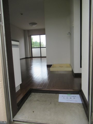 フラワーコーポオオヤの玄関
