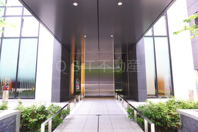 ローレルタワー心斎橋のエントランス