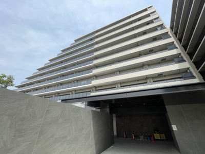 【外観】 | リビオシティ三国ヶ丘　５階部分 | 閑静な住宅街にたたずむ総戸数337戸の大型マンションです。