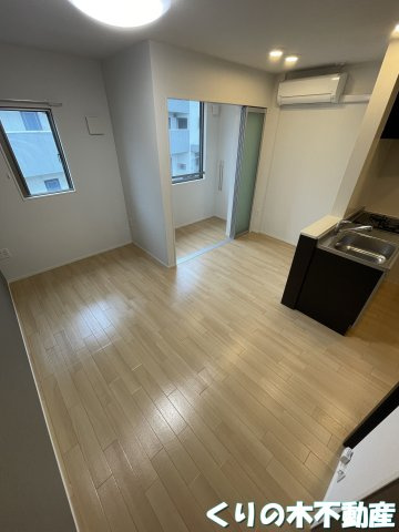 【居間・リビング】 | N Anchorage | こちらのリビングで趣味の時間をお楽しみください