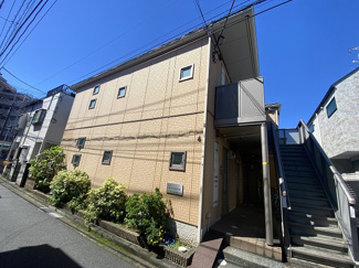 【外観】 | グリーンライン「高田」駅まで徒歩9分！コンビニが近くて急なお買い物に便利な立地の2階建てアパートです♪