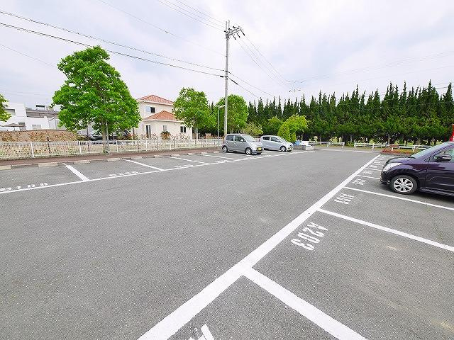 ヴィラ・サニーフラットAの駐車場|駐車場があります