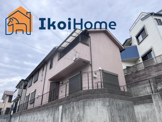 明石市太寺1丁目　中古戸建のエントランス|全居室6帖以上で広々♪全室居室収納ございますので収納には困りません！2階洋室は仕切って2部屋も可能！