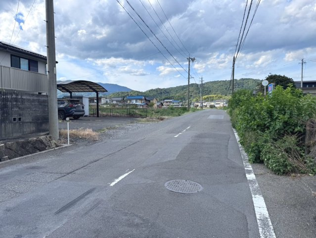 売土地　大垣市昼飯町　60.8坪の前面道路含む現地写真