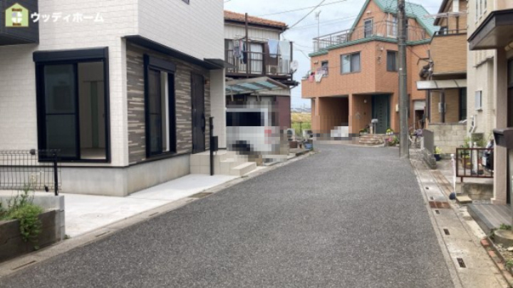 越谷市相模町　未入居一戸建ての前面道路含む現地写真