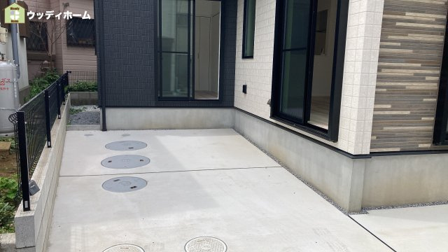 越谷市相模町　未入居一戸建ての駐車場