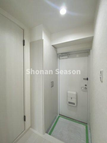 【玄関】 | 暮らしの安全を守る「オートロック」を完備したマンションです。