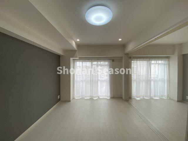 【居間・リビング】 | 隣接する洋室を開放すれば、広々一体利用して使えますよ。