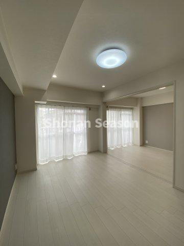 【居間・リビング】 | 洋室は居室にしたり、繋げて広いリビングにしたり様々お使い頂けます。