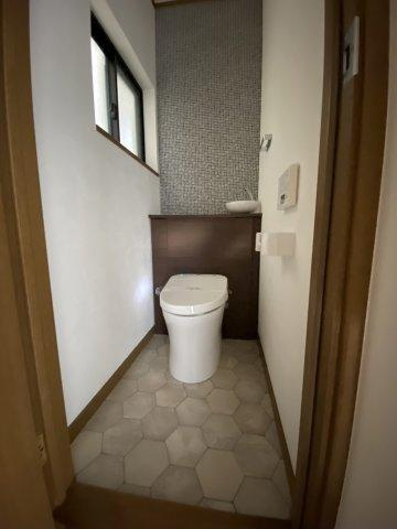 池之宮2丁目　中古一戸建てのトイレ|タンクレストイレ
■物件内覧・資金計画相談・住宅ローン相談、リフォーム相談、お問合せ受付中■
※当日・翌日のご内覧、ご相談はお電話でのお問合せがスムーズです！