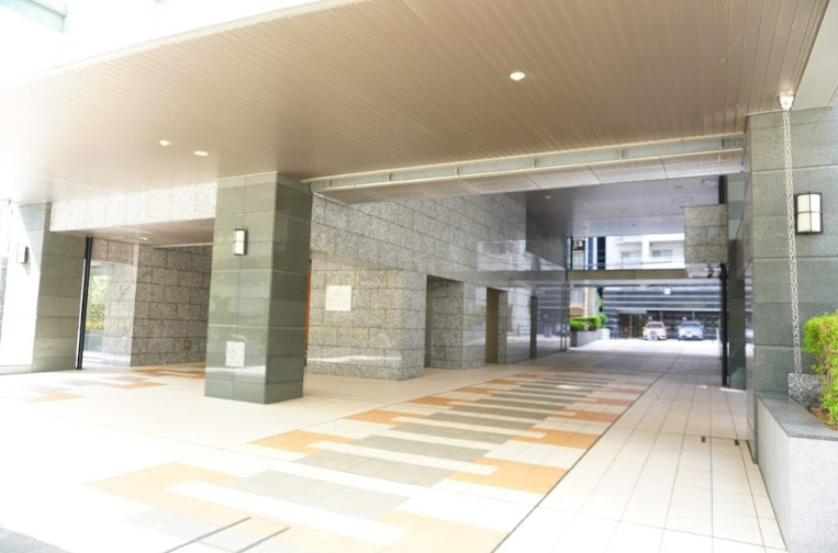 ビオール大阪大手前タワーのエントランス