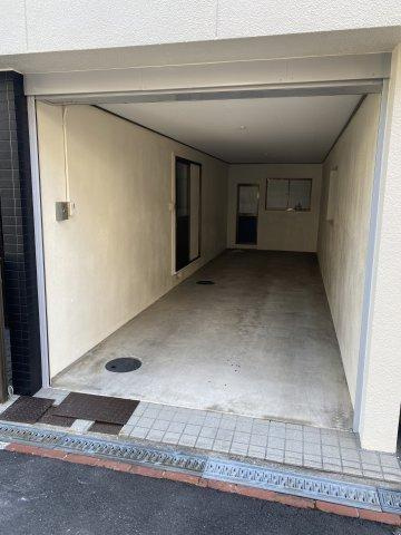 南中振2丁目　中古一戸建ての駐車場|駐車2台可能
■物件内覧・資金計画相談・住宅ローン相談、リフォーム相談、お問合せ受付中■
※当日・翌日のご内覧、ご相談はお電話でのお問合せがスムーズです！