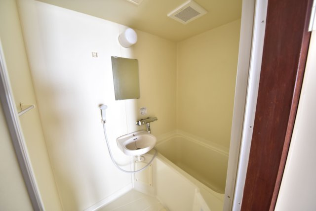 延広ビルの浴室