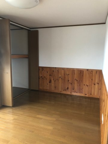 アーバンコートの洋室|大きな収納があります