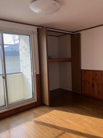 アーバンコートの洋室|大きな収納があります