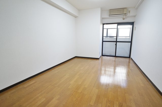 ロッキーハウスの居間・リビング