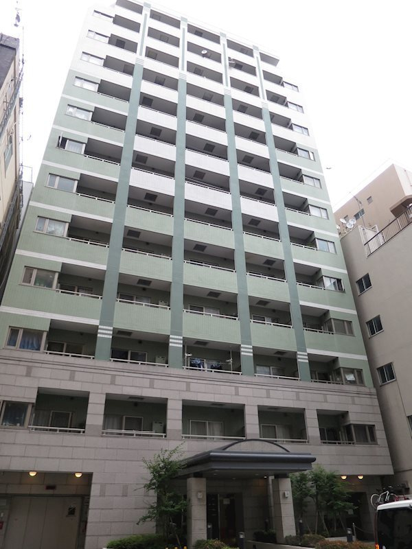 新宿区新宿２丁目の賃貸マンションの外観