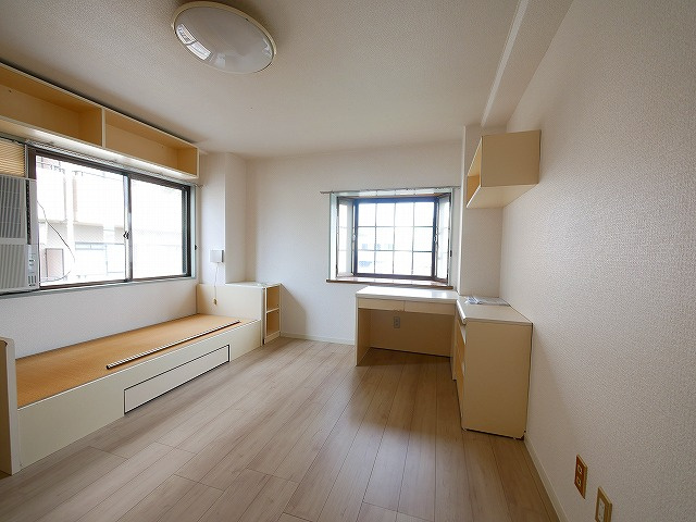 マンションアモリーノの洋室