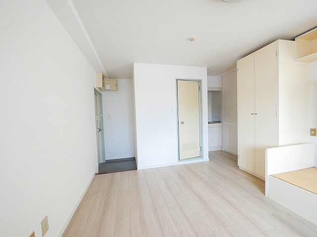 マンションアモリーノの洋室