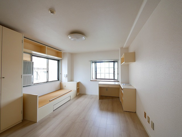 マンションアモリーノの洋室