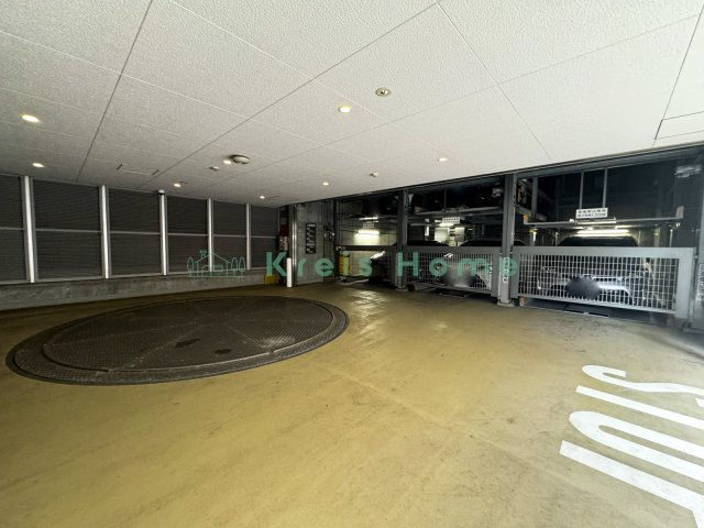 プレジリア東日本橋の駐車場