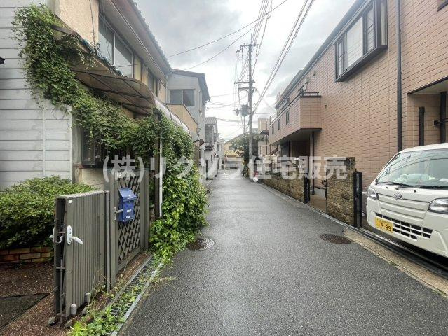 萱島南町　中古一戸建ての前面道路含む現地写真|■物件内覧・資金計画相談・住宅ローン相談、リフォーム相談、お問合せ受付中■
※当日・翌日のご内覧、ご相談はお電話でのお問合せがスムーズです！