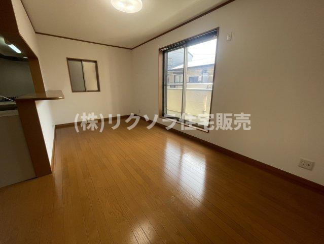 田井町　中古一戸建ての居間・リビング|LDK14.3帖
■物件内覧・資金計画相談・住宅ローン相談、リフォーム相談、お問合せ受付中■
※当日・翌日のご内覧、ご相談はお電話でのお問合せがスムーズです！