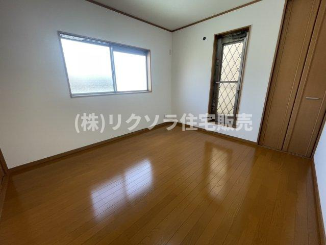 田井町　中古一戸建ての洋室|洋室6.5帖
■物件内覧・資金計画相談・住宅ローン相談、リフォーム相談、お問合せ受付中■
※当日・翌日のご内覧、ご相談はお電話でのお問合せがスムーズです！