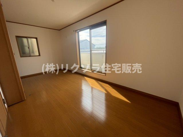 田井町　中古一戸建ての寝室|洋室8.5帖
■物件内覧・資金計画相談・住宅ローン相談、リフォーム相談、お問合せ受付中■
※当日・翌日のご内覧、ご相談はお電話でのお問合せがスムーズです！