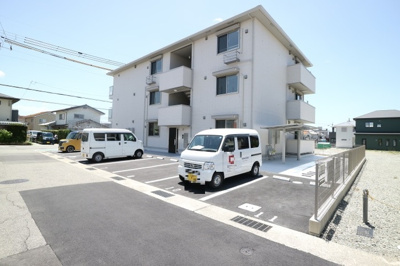 【駐車場】 | レリヤンファミリオⅧ