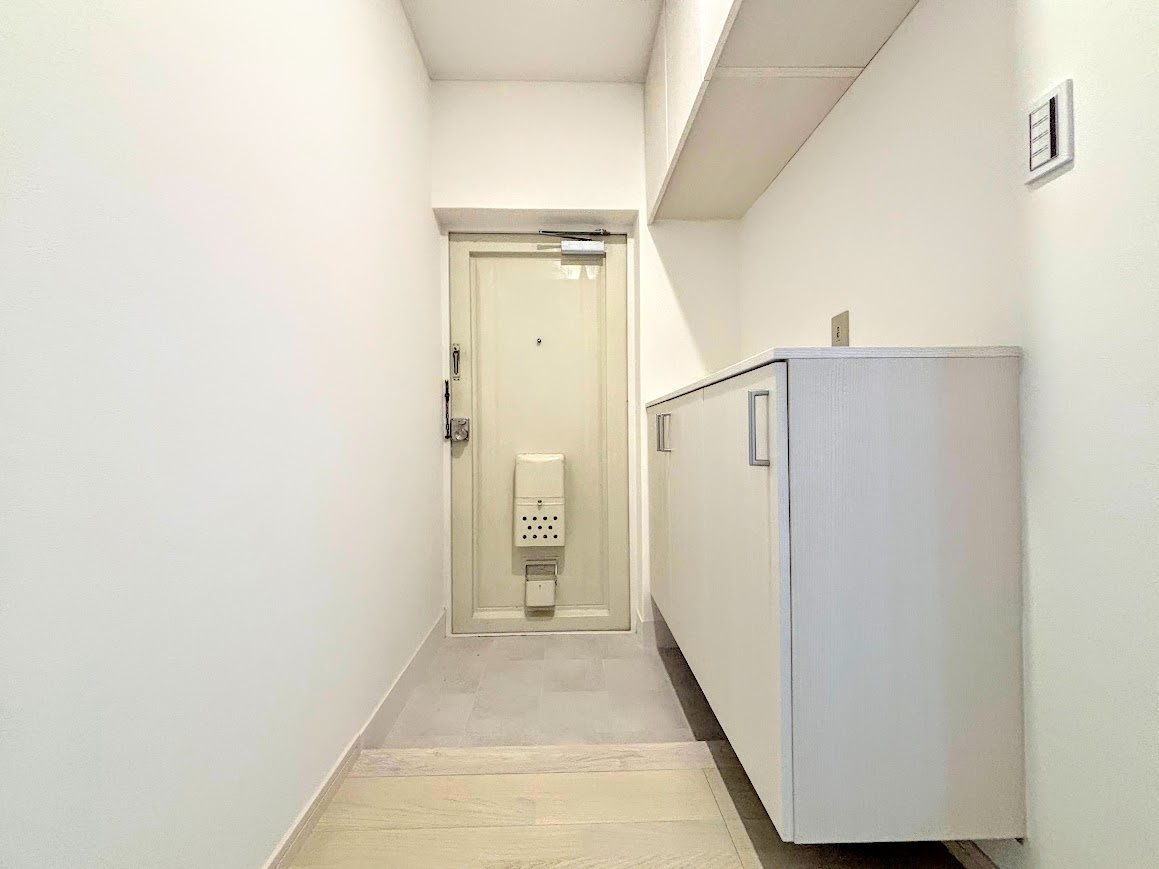 スカイヴィレッジ戸塚の玄関|◆明るい玄関です！散らかりやすい玄関もスッキリする大容量のシューズボックス付き。