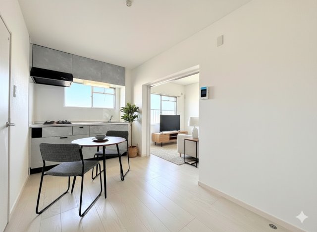 スカイヴィレッジ戸塚のキッチン|◆一家だんらんのスペースとなるＤＫ。窓から明るい光が差し込み、思わず家族の会話も弾む快適な空間。