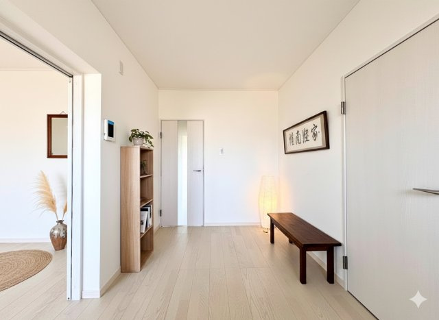 スカイヴィレッジ戸塚の洗面所|◆ご家族の1日が始まり、1日が終わりを締めくくる洗面空間。洗濯機を配置しても十分なスペースを確保した設計となっております。