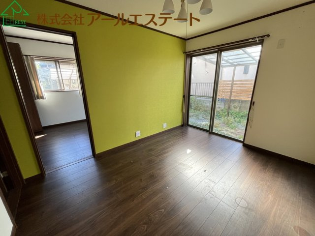 加古川市平岡町新在家　JR「東加古川駅」徒歩13分の洋室