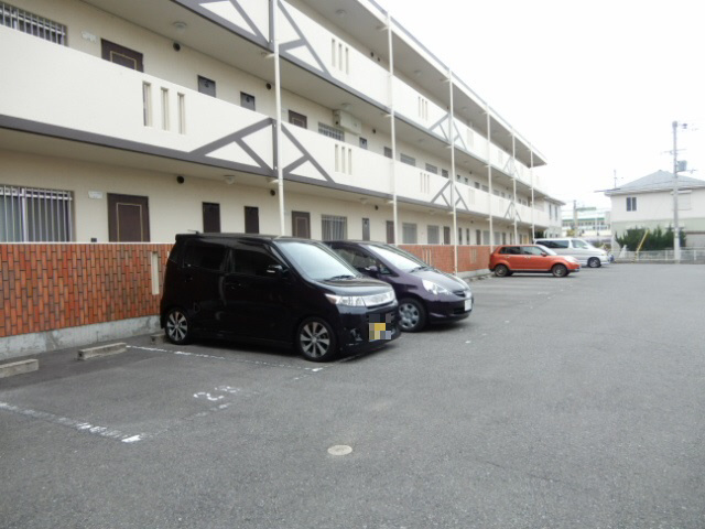 グリーンエイトⅣの駐車場