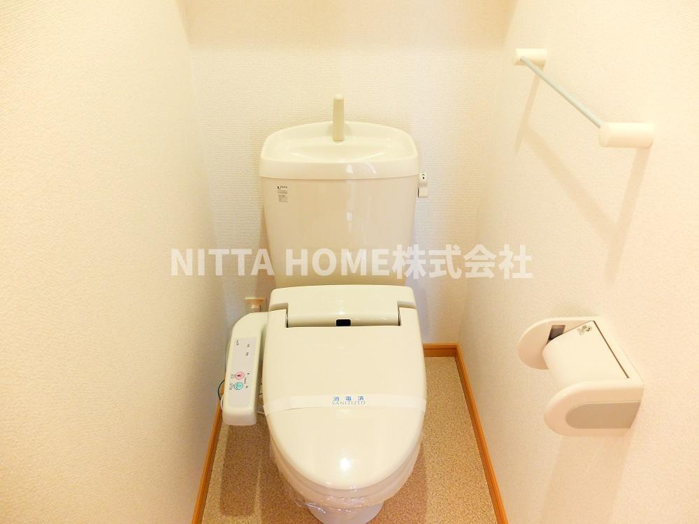 ベル　ファミーユⅢ　１番館のトイレ|ウォシュレットも付いています◎