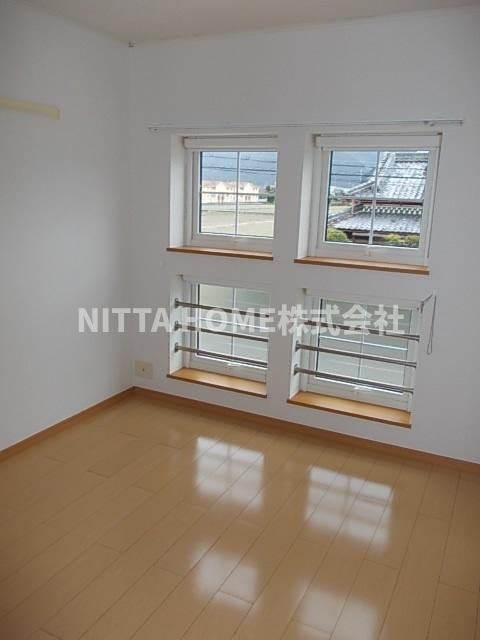 ベル　ファミーユⅢ　１番館の内装|6帖の洋室が2室あります(*^^)v