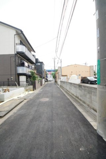 【前面道路含む現地写真】 | 令和７年５月１６日撮影　建築中