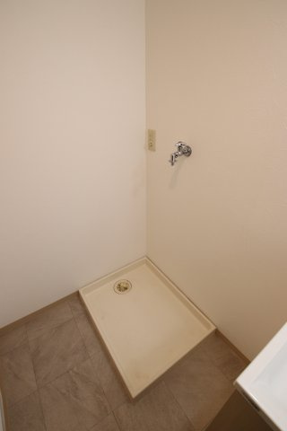 【設備】 | ドミール仲谷1号館 | 室内洗濯機置場