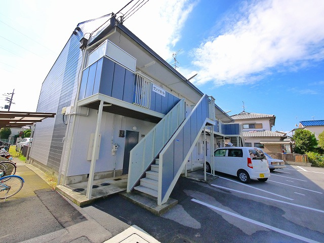 サン・ドミールの外観|落ち着いた雰囲気の外観です