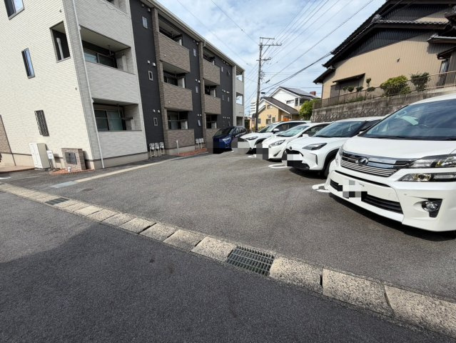 ベレッツァ　レガーロの駐車場