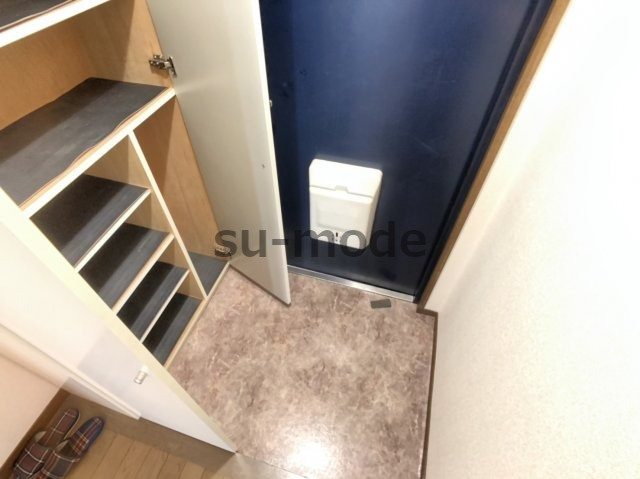 パステル新堂の玄関