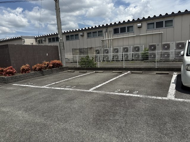 エムズフォレストの駐車場