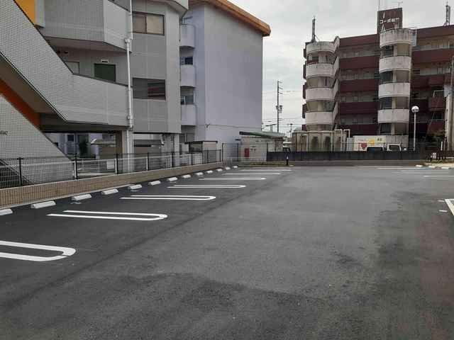 カスターニャⅠの駐車場