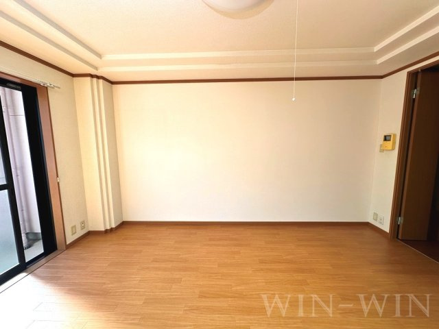 グランシャリオ一色の内装