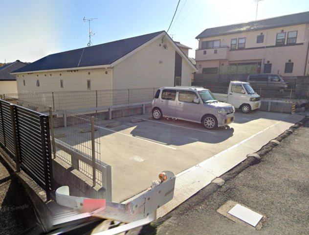 生駒市辻町　収益アパート　令和３年築！生駒駅徒歩約１２分の駐車場